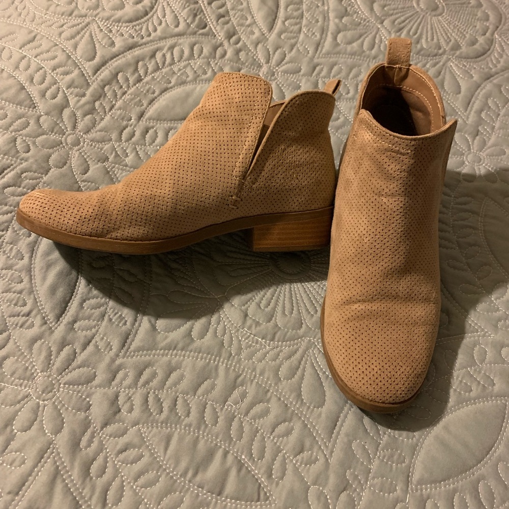 Ankle Boots. Tan Suede, Like New Ladies